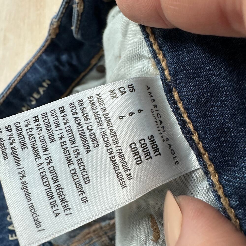 American Eagle Stretch Mom High Waisted Casual Dark Wash Denim Jeans 6 SHORT - Picture 11 of 16